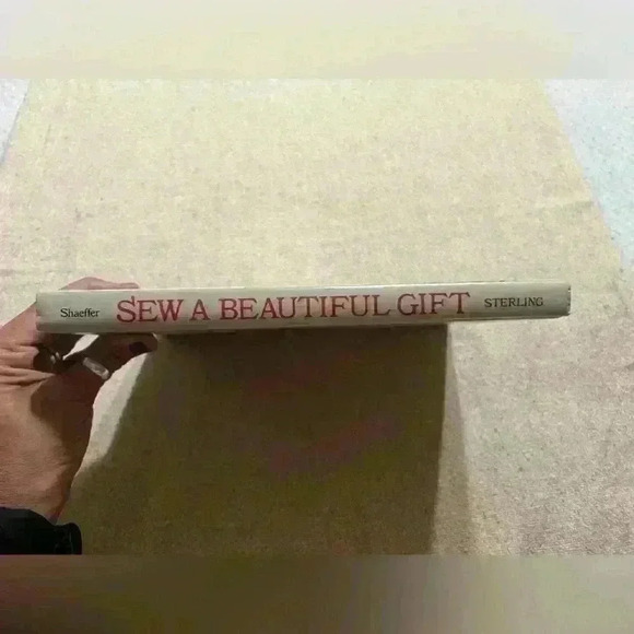 Sew A Beautiful Gift, Book gives you 150 gift patterns! - Picture 2 of 9